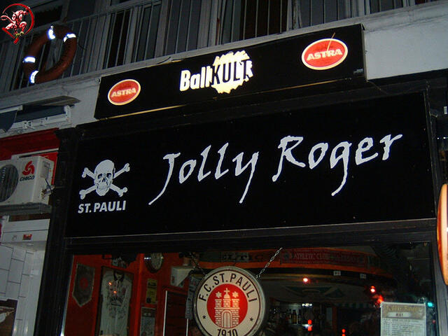 the Jolly Roger 
Pub
פאב האוהדים