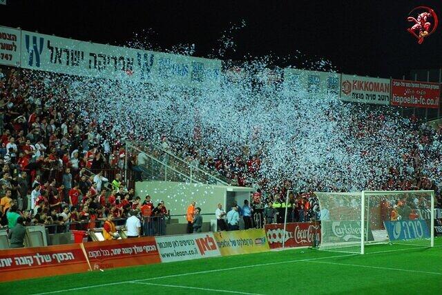 קונפטי עם תחילת המחצית