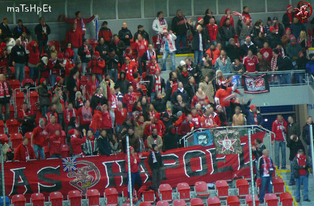 FC_Viktoria_Plzen_vs_Hapoel_Tel_Aviv_FC_8_11_2012_EVR_LIGA_116.jpg
