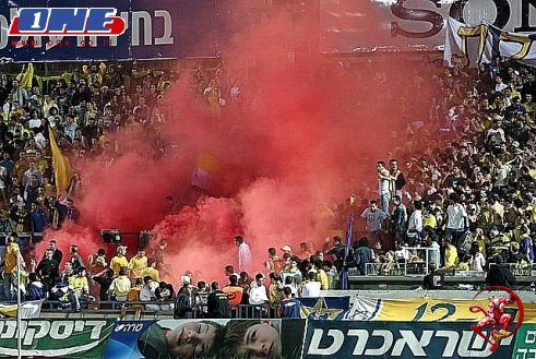 Red smoke-bomb in the 
center of Gate 11. derby 2006/07