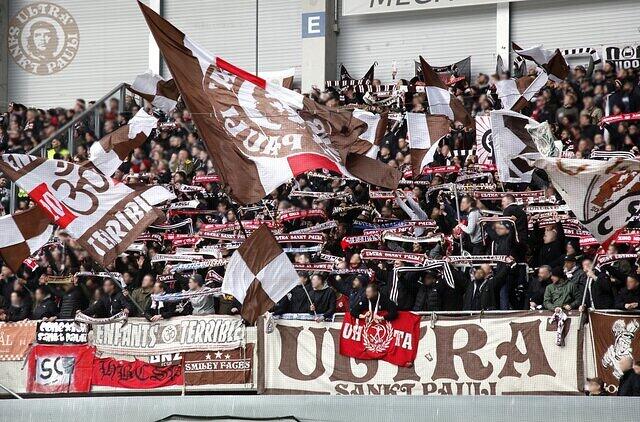 SC Paderborn - FC St. Pauli
עם סט.פאולי בפאדרבורן
2/3/19 


