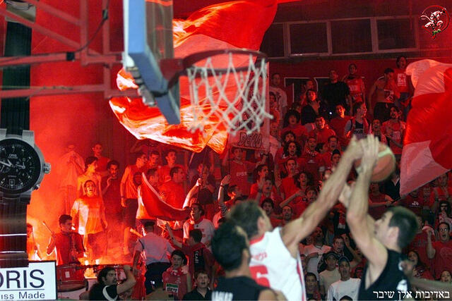 טירוף באוסישקין
Basketball game at Ussishkin, Hapoel arena