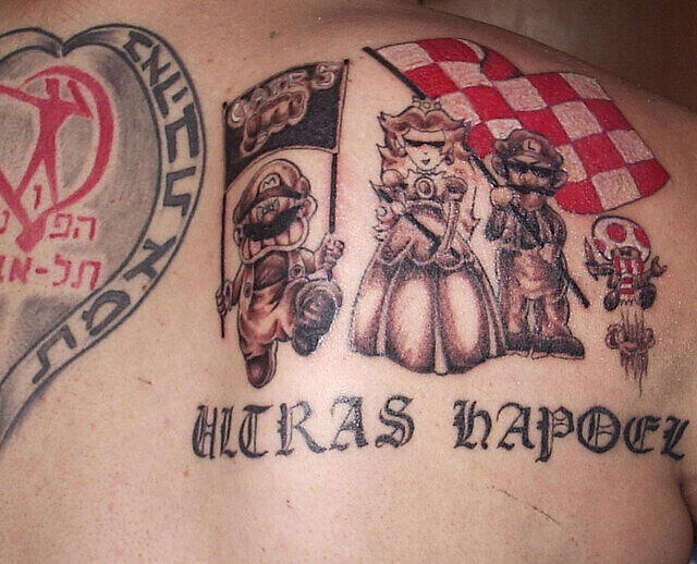 סופר מאריו + ULTRAS HAPOEL, בגב